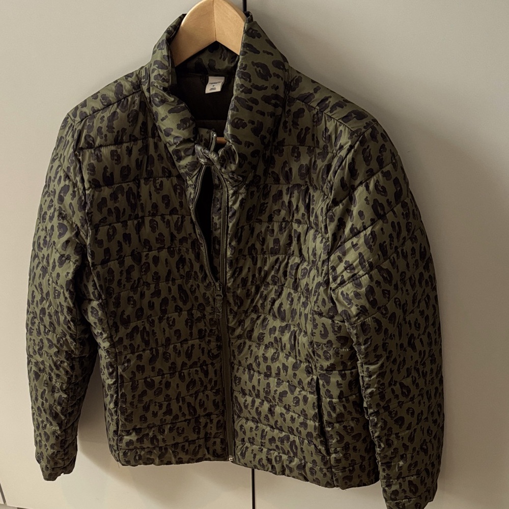 Old Navy Active Leopard Puffer Jacket